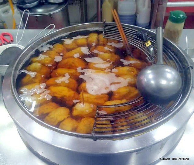 Taiwan traditional light dishes - Oil cake & pork meat soup 