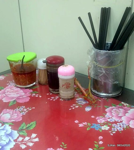 Taiwan traditional light dishes - Oil cake & pork meat soup 