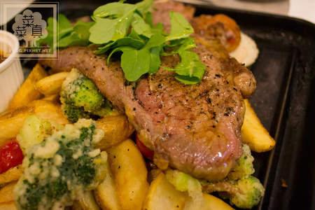 經典主菜─碳烤丁骨牛排 經典主菜─碳烤丁骨牛排