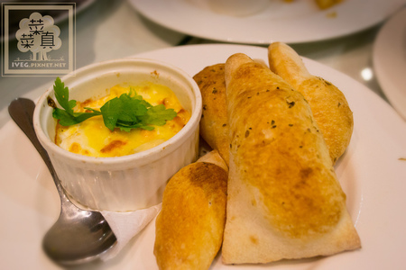 開胃料理─起士鑲蛋佐佛卡夏 開胃料理─起士鑲蛋佐佛卡夏