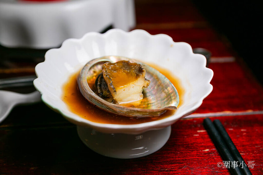 台北萬華美食-三十三間堂，在地最老字號的日式無菜單料理，食材新鮮料理手法細緻，餐點美味絕對值得一訪！啊對了老闆娘很熱情好相處喔～ @圍事小哥的幸福相框