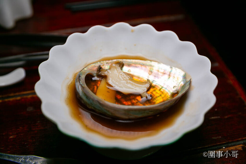 台北萬華美食-三十三間堂，在地最老字號的日式無菜單料理，食材新鮮料理手法細緻，餐點美味絕對值得一訪！啊對了老闆娘很熱情好相處喔～ @圍事小哥的幸福相框