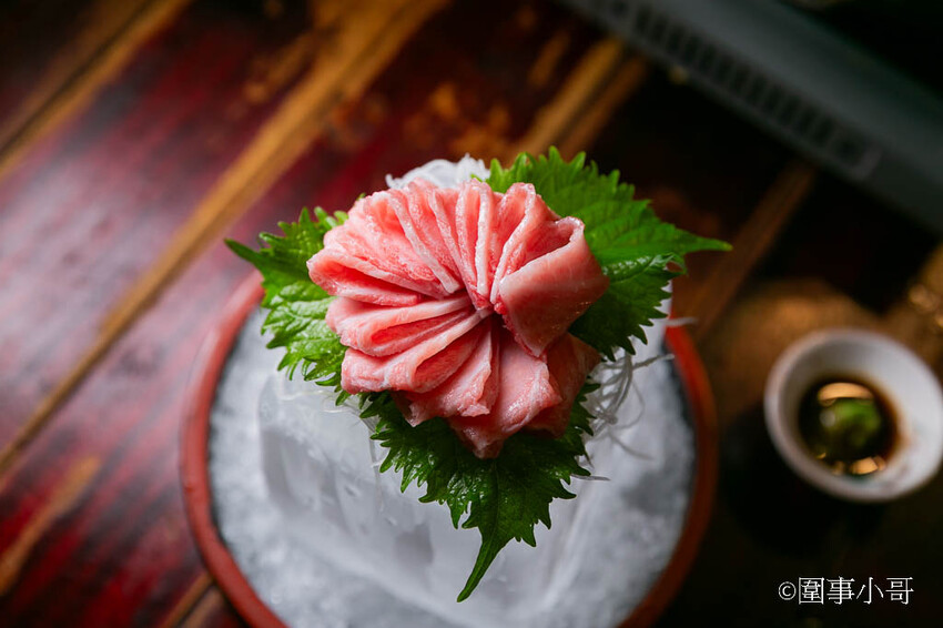 台北萬華美食-三十三間堂，在地最老字號的日式無菜單料理，食材新鮮料理手法細緻，餐點美味絕對值得一訪！啊對了老闆娘很熱情好相處喔～ @圍事小哥的幸福相框