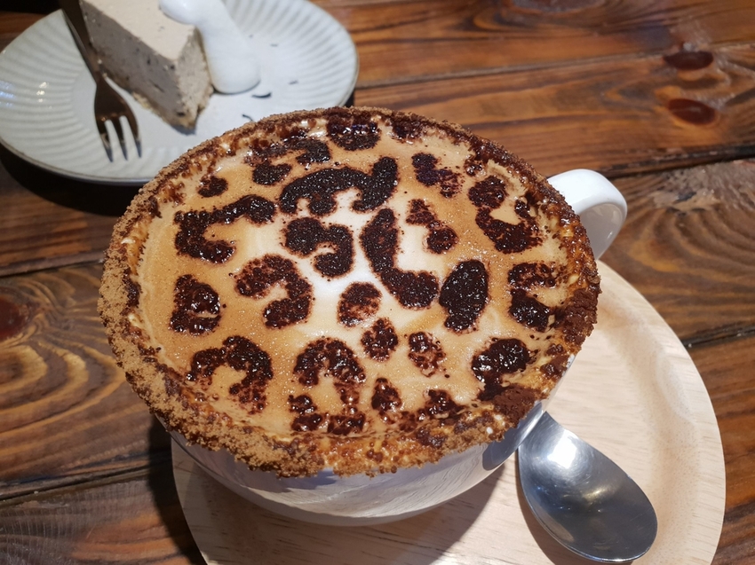 【新北.五股】觀音山硬漢嶺+bobo豹豹咖啡森林館內有多隻店貓