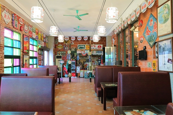 鹿港童年往事之懷舊柑仔店：【彰化鹿港景點)】童年往事莊園民宿~50-60年代復古餐廳，懷舊莊園民宿 回味童趣，滿滿兒時回憶