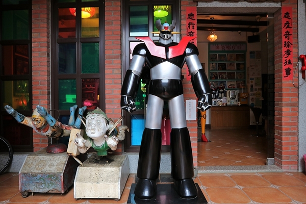 鹿港童年往事之懷舊柑仔店：【彰化鹿港景點)】童年往事莊園民宿~50-60年代復古餐廳，懷舊莊園民宿 回味童趣，滿滿兒時回憶