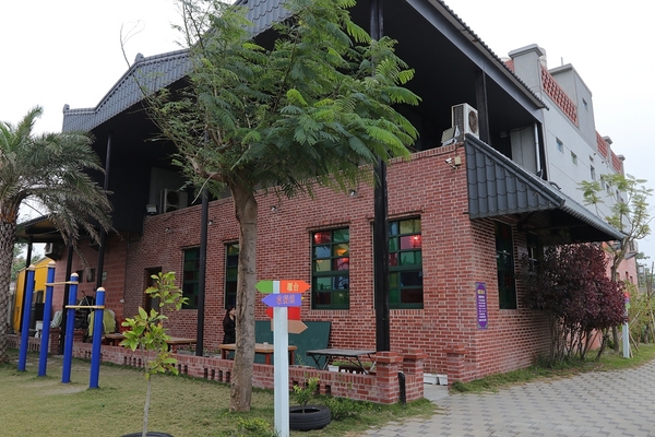 鹿港童年往事之懷舊柑仔店：【彰化鹿港景點)】童年往事莊園民宿~50-60年代復古餐廳，懷舊莊園民宿 回味童趣，滿滿兒時回憶