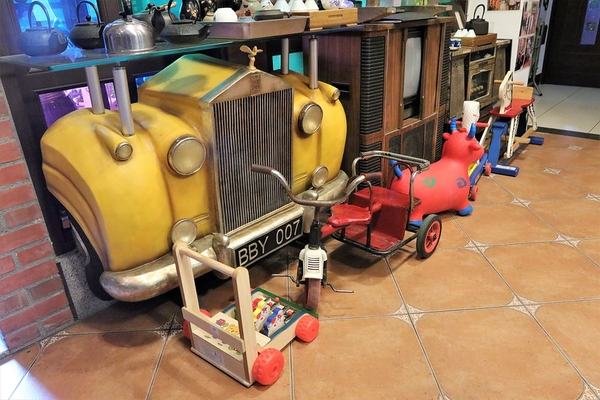 鹿港童年往事之懷舊柑仔店：【彰化鹿港景點)】童年往事莊園民宿~50-60年代復古餐廳，懷舊莊園民宿 回味童趣，滿滿兒時回憶