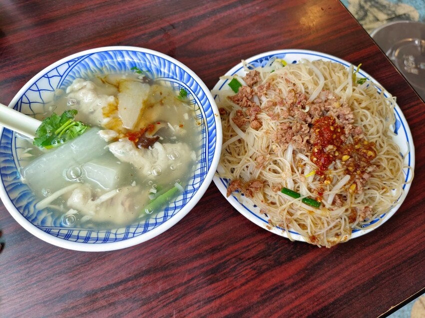 【台北.萬華】中式早餐正老牌魷魚平飄香一甲子。魷魚羹+炒米粉濃厚的古早味