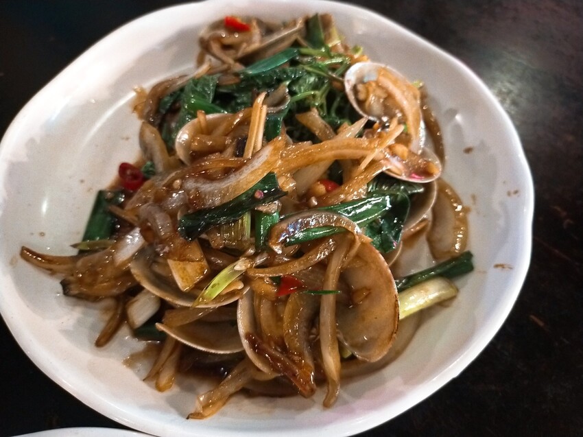 [內湖美食]上班族中午聚餐吃熱炒喝台啤的好地方-鑫鱻生猛活海鮮-瑞光店