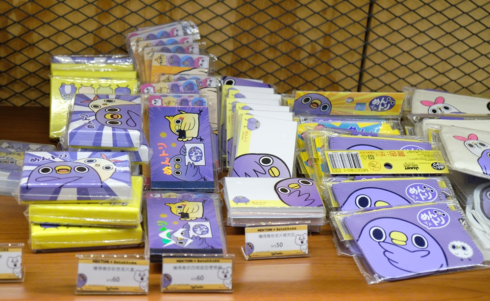 懶得鳥你x賤萌熊聯名快閃店-華山文創園區限定展出!IG必拍~人人搶戴的賤萌熊頭套 - 美食好芃友