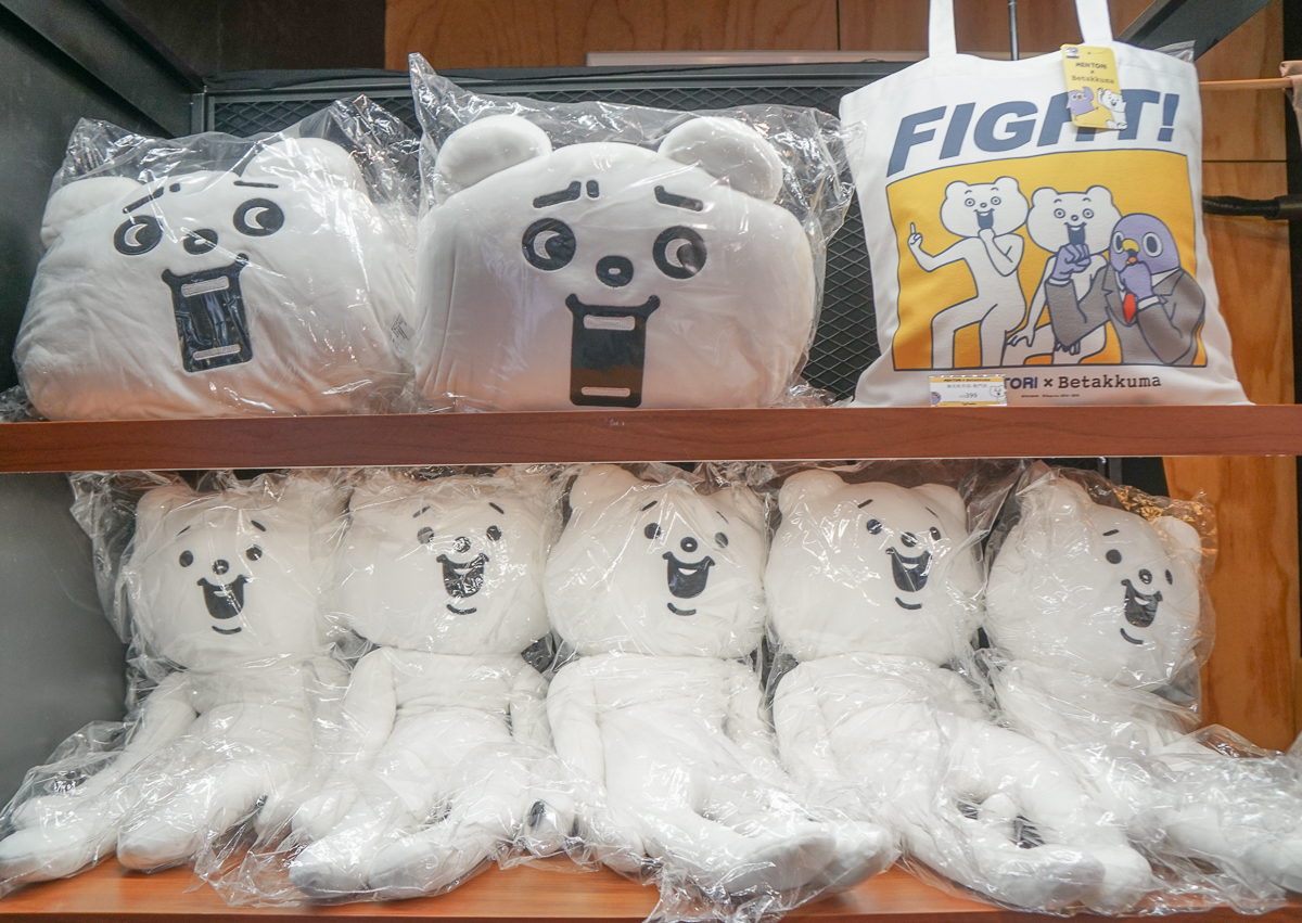 懶得鳥你x賤萌熊聯名快閃店-華山文創園區限定展出!IG必拍~人人搶戴的賤萌熊頭套 - 美食好芃友