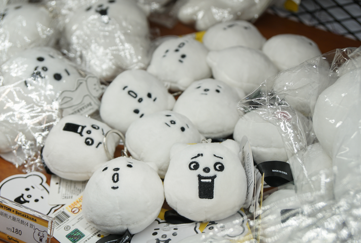 懶得鳥你x賤萌熊聯名快閃店-華山文創園區限定展出!IG必拍~人人搶戴的賤萌熊頭套 - 美食好芃友