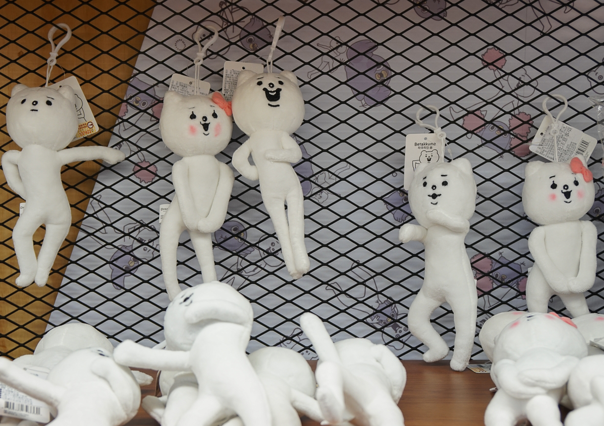 懶得鳥你x賤萌熊聯名快閃店-華山文創園區限定展出!IG必拍~人人搶戴的賤萌熊頭套 - 美食好芃友