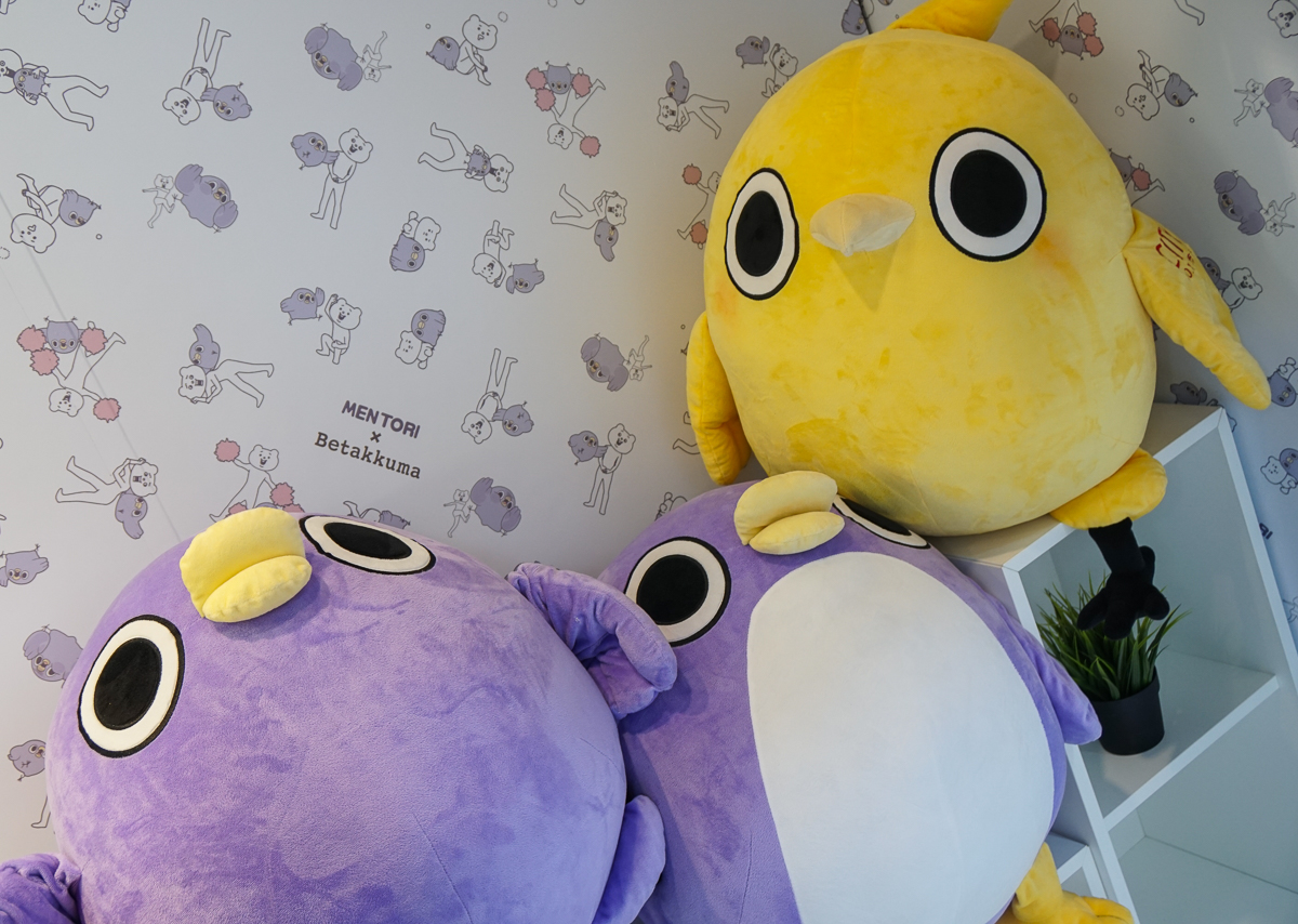 懶得鳥你x賤萌熊聯名快閃店-華山文創園區限定展出!IG必拍~人人搶戴的賤萌熊頭套 - 美食好芃友