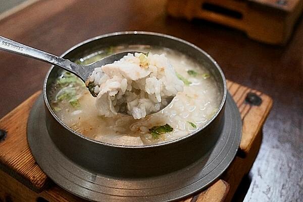 |台北內湖‧小吃| 《四麵八方》台南鍋燒意麵.清爽虱目魚肉粥 |台北內湖‧小吃| 《四麵八方》台南鍋燒意麵.清爽虱目魚肉粥