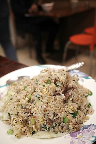 |台北內湖‧台式| 油香好吃的牛肉蛋炒飯《通化老師傅牛雜湯/