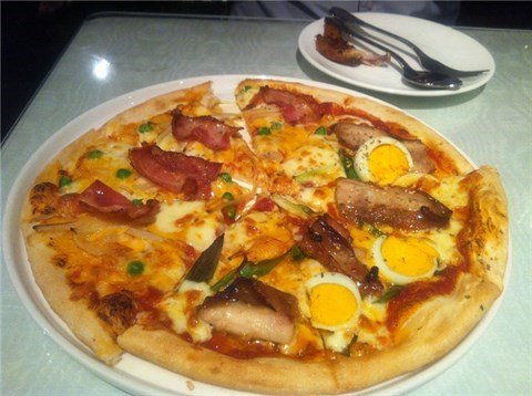 義式臘腸比薩 - 內湖區的義式屋古拉爵) 義式臘腸比薩 - 內湖區的義式屋古拉爵)