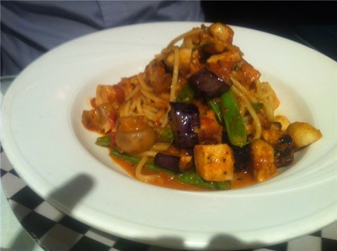 辣味雞肉義大利麵 - 內湖區的義式屋古拉爵) 辣味雞肉義大利麵 - 內湖區的義式屋古拉爵)