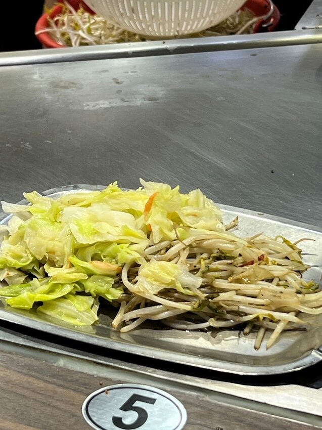 [台北台式]內湖港墘站「王朝鐵板燒」生意超好客人一波波不間斷