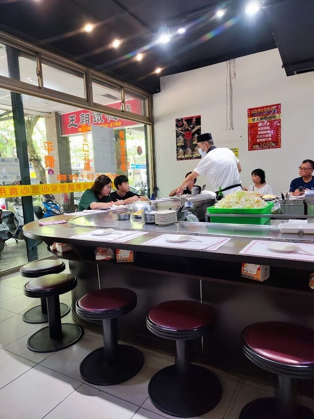 [台北台式]內湖港墘站「王朝鐵板燒」生意超好客人一波波不間斷