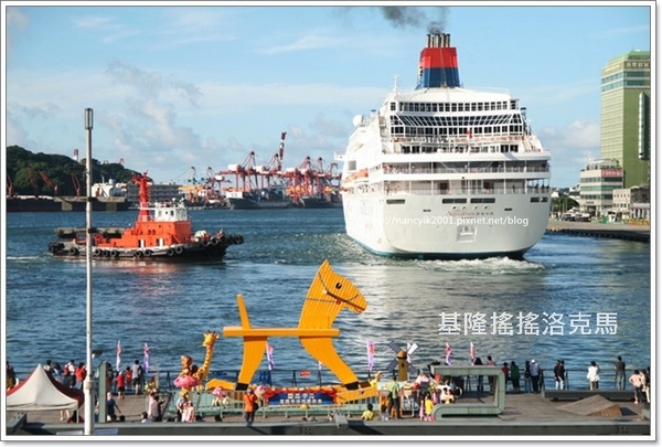 三星黃色洛克馬搖到基隆海洋廣場:基隆。海洋廣場【搖搖洛克馬】