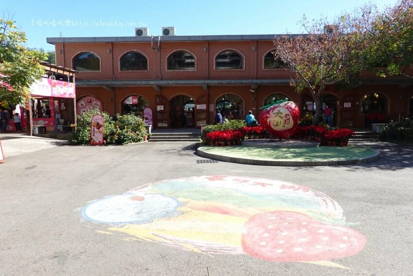 免費景點！冬天就是要來草莓世界．草莓香腸四支100元．體驗採紅寶石草莓 - 艾瑪▪ 享受吃喝玩樂札記