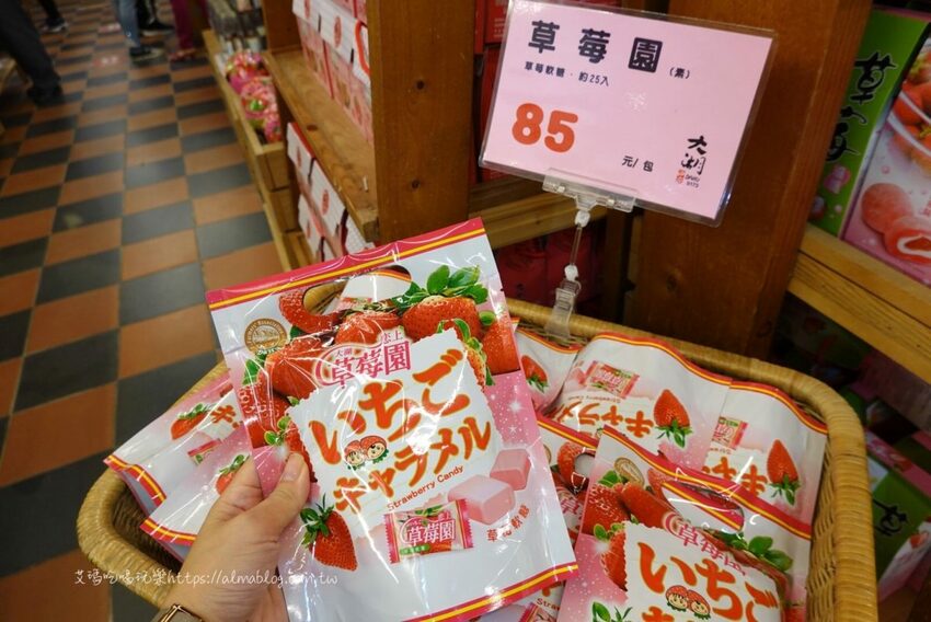 免費景點！冬天就是要來草莓世界．草莓香腸四支100元．體驗採紅寶石草莓 - 艾瑪▪ 享受吃喝玩樂札記