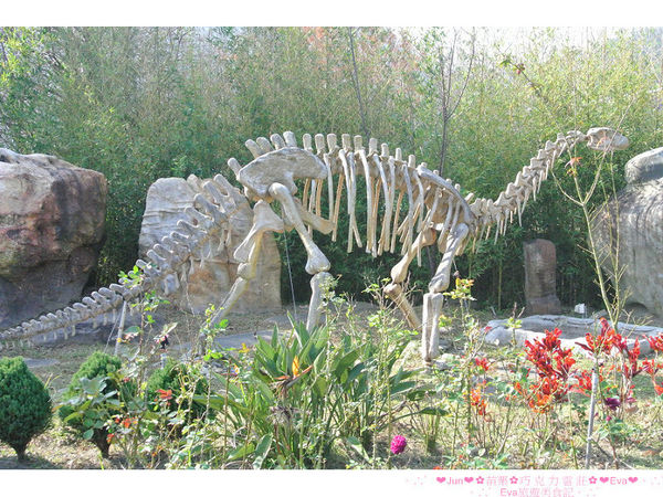 巧克力雲莊:【食、遊記】oO。。苗栗 巧克力雲莊 想了一世紀才又吃到的移山倒海草冰,簡直是把整座的草莓園搬來眼前,快來看看有多澎湃~o○。 巧克力雲莊:【食、遊記】oO。。苗栗 巧克力雲莊 想了一世紀才又吃到的移山倒海草冰,簡直是把整座的草莓園搬來眼前,快來看看有多澎湃~o○。