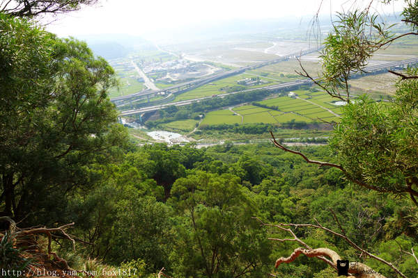 【苗栗。三義】熊熊烈火正在燃燒。惡地火炎山。亂石谷。自然保留區。火炎山步道