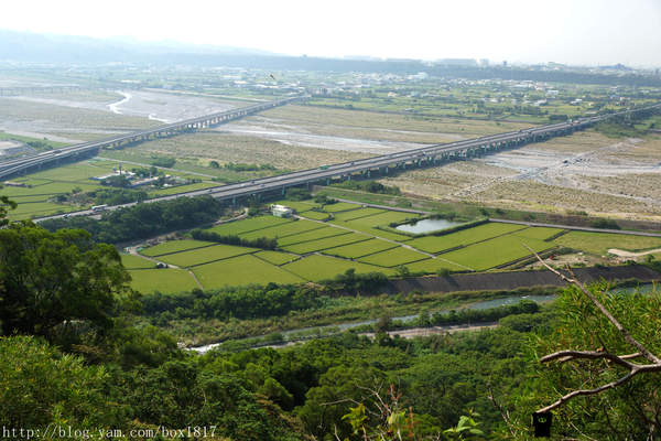 【苗栗。三義】熊熊烈火正在燃燒。惡地火炎山。亂石谷。自然保留區。火炎山步道