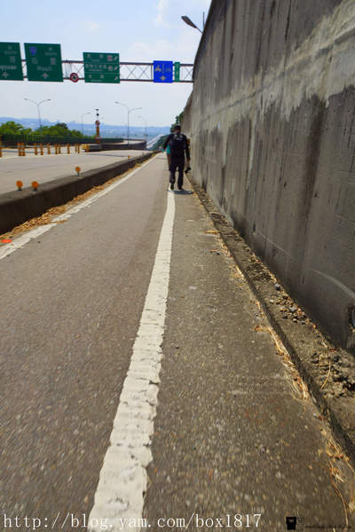 【苗栗。三義】熊熊烈火正在燃燒。惡地火炎山。亂石谷。自然保留區。火炎山步道