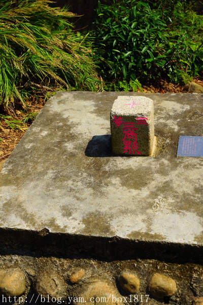 【苗栗。三義】熊熊烈火正在燃燒。惡地火炎山。亂石谷。自然保留區。火炎山步道