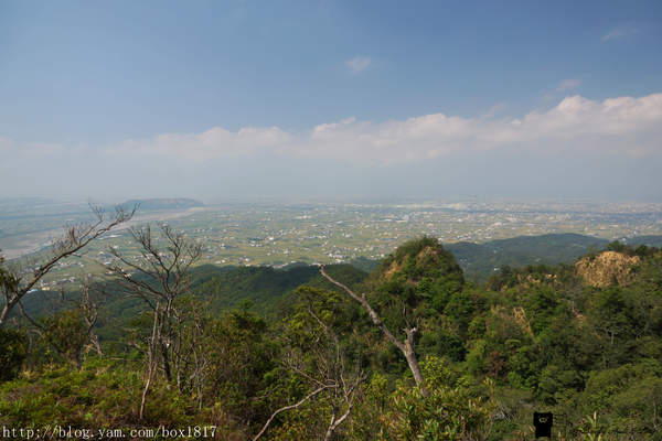 【苗栗。三義】熊熊烈火正在燃燒。惡地火炎山。亂石谷。自然保留區。火炎山步道
