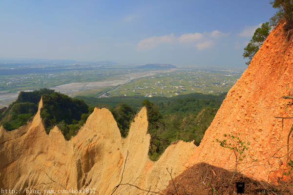 【苗栗。三義】熊熊烈火正在燃燒。惡地火炎山。亂石谷。自然保留區。火炎山步道