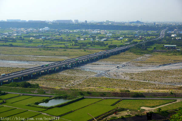 【苗栗。三義】熊熊烈火正在燃燒。惡地火炎山。亂石谷。自然保留區。火炎山步道