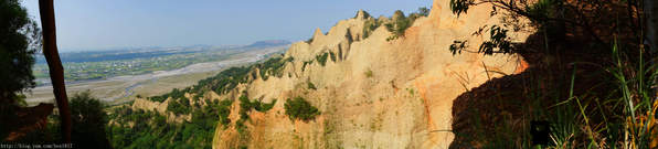 【苗栗。三義】熊熊烈火正在燃燒。惡地火炎山。亂石谷。自然保留區。火炎山步道