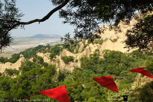【苗栗。三義】熊熊烈火正在燃燒。惡地火炎山。亂石谷。自然保留區。火炎山步道