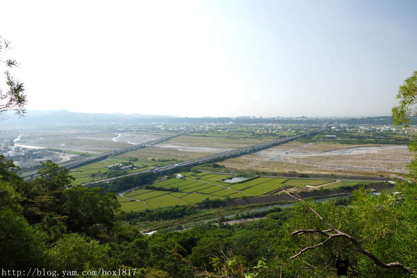 【苗栗。三義】熊熊烈火正在燃燒。惡地火炎山。亂石谷。自然保留區。火炎山步道