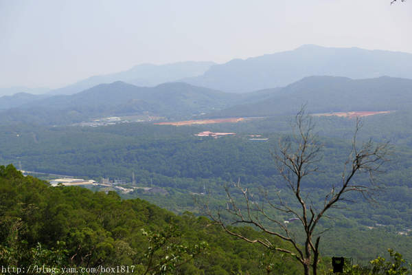 【苗栗。三義】熊熊烈火正在燃燒。惡地火炎山。亂石谷。自然保留區。火炎山步道