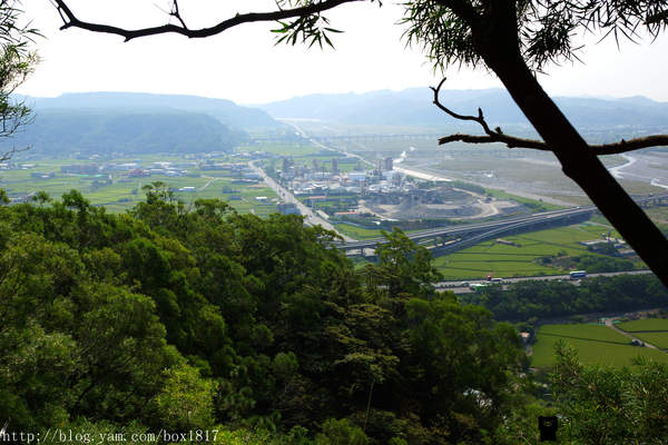 【苗栗。三義】熊熊烈火正在燃燒。惡地火炎山。亂石谷。自然保留區。火炎山步道