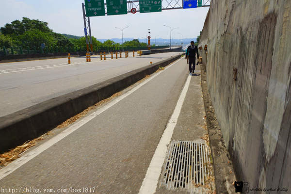 【苗栗。三義】熊熊烈火正在燃燒。惡地火炎山。亂石谷。自然保留區。火炎山步道