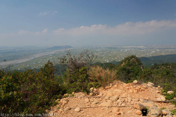 【苗栗。三義】熊熊烈火正在燃燒。惡地火炎山。亂石谷。自然保留區。火炎山步道