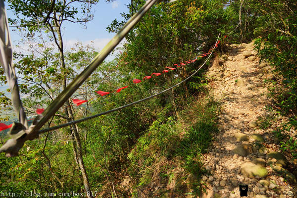 【苗栗。三義】熊熊烈火正在燃燒。惡地火炎山。亂石谷。自然保留區。火炎山步道