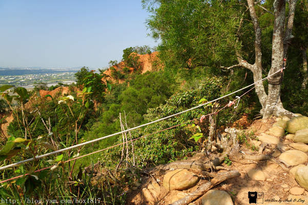 【苗栗。三義】熊熊烈火正在燃燒。惡地火炎山。亂石谷。自然保留區。火炎山步道