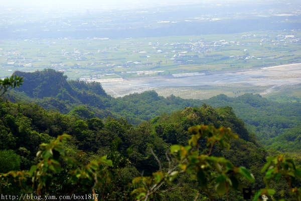 【苗栗。三義】熊熊烈火正在燃燒。惡地火炎山。亂石谷。自然保留區。火炎山步道