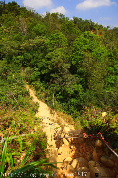 【苗栗。三義】熊熊烈火正在燃燒。惡地火炎山。亂石谷。自然保留區。火炎山步道