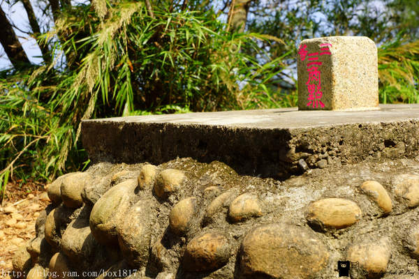 【苗栗。三義】熊熊烈火正在燃燒。惡地火炎山。亂石谷。自然保留區。火炎山步道