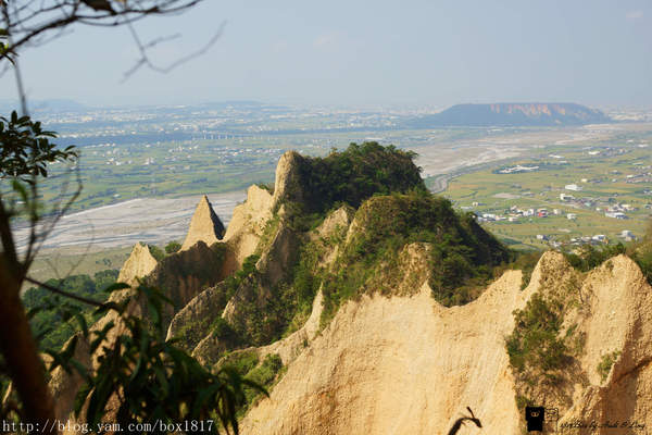 【苗栗。三義】熊熊烈火正在燃燒。惡地火炎山。亂石谷。自然保留區。火炎山步道
