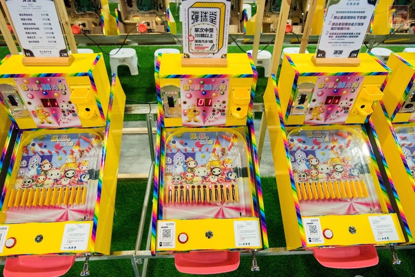 【台南活動】吹冷氣打彈珠｜新天地八樓快閃活動｜來新光西門店回憶小時候的彈珠檯｜加入會員送彈珠｜大人小孩都著迷還可換禮物~怪玩娛樂市場(彈珠堂) - 南人幫